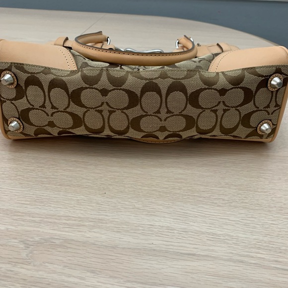 Coach Signature Hampton Tote Jacquard/Leather - Picture 5 of 7
